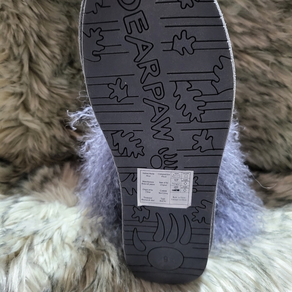 Women's black BearPaw Boo boots size 9. - Picture 6 of 9